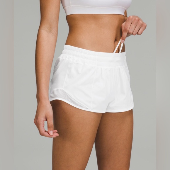 Lululemon Hotty Hot 2.5 Low Rise Short White Size 8 - Picture 1 of 8